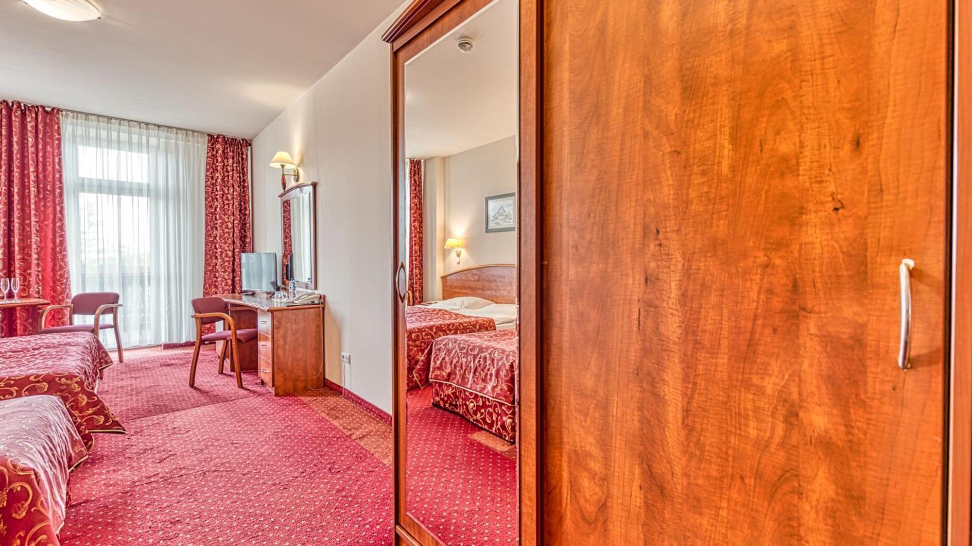 Sanatorium St. Lukas Hotel Swieradow-Zdroj Bagian luar foto