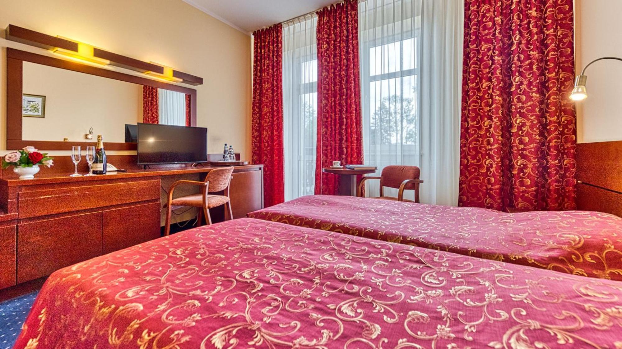 Sanatorium St. Lukas Hotel Swieradow-Zdroj Bagian luar foto